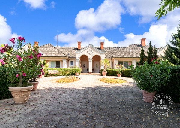 Two generation villa by Dunajská Streda with SPACIOUS GARDEN