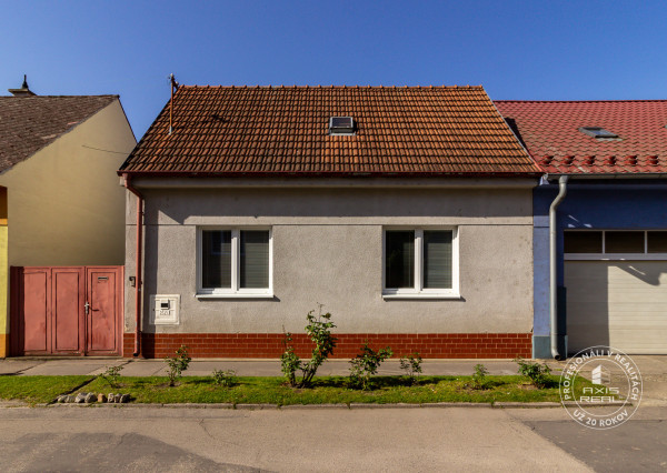   Rodinný dom so záhradou pri Zámockom parku, Jesenského ul